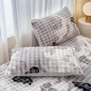 Fast Arrival 3pcs Autumn and Winter Soft Milk Velvet Bed Sheets, Printed Patterns, Comfortable and Warm Mattress Protector Pillowcase, Anti-slip, Dust Cover, 1pc Milk Velvet Bed Sheets + 2pcs Pillowcases*No Pillow Core Suitable for Bedroom, Guest Room, Machine Washable