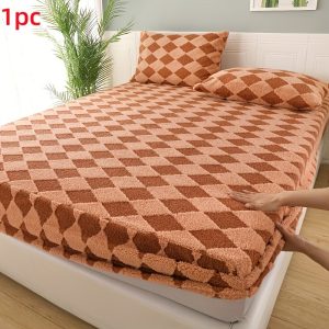 1pc Luxury Teddy Fleece Fitted Sheet - Ultra-Soft, Comfortable, Reversible, Plaid Pattern, 250-300gsm Microfiber Material, 11.81-13.39inch Deep Pocket, for Bedroom/Guest Room/Hotel Use, Machine Washable, Pillowcase Not Included